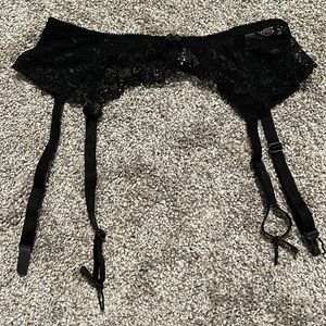 Brand new lace garter